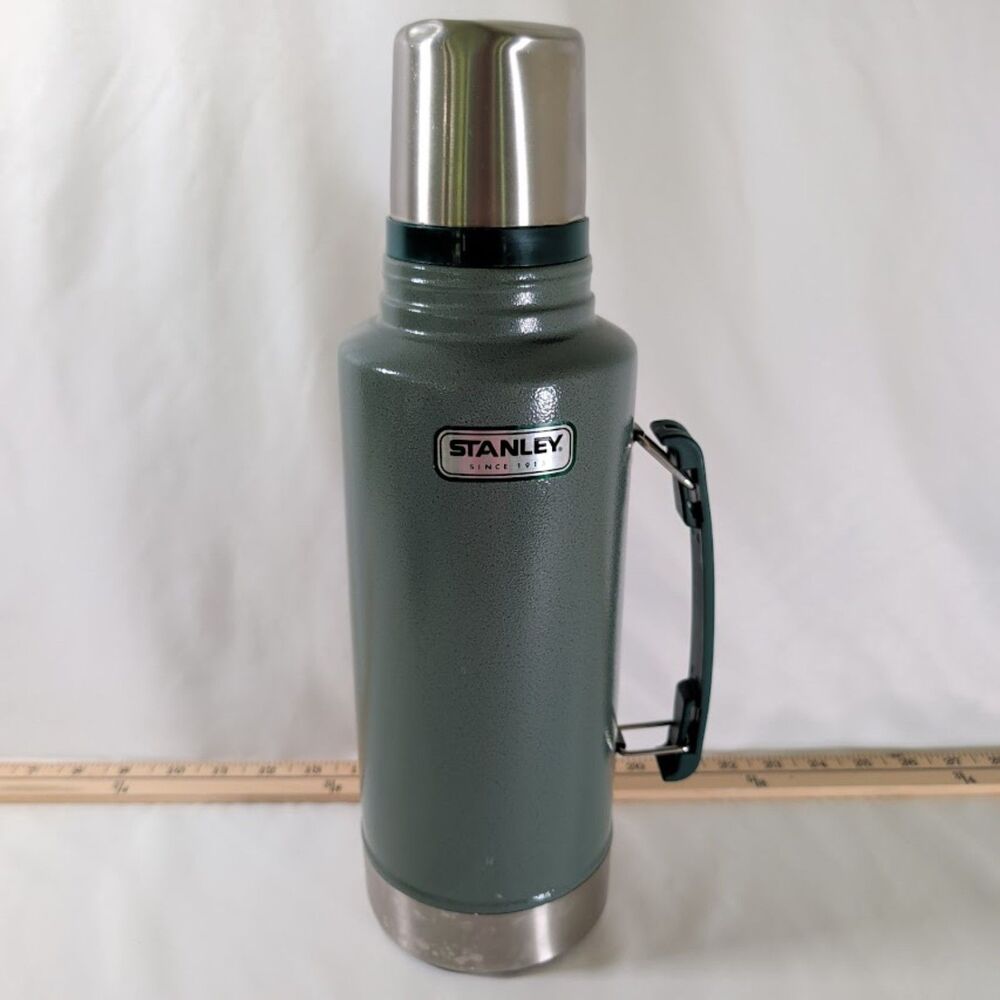 Stanley Classic Vacuum Bottle 2 Qt 1.9L Green Thermos Insulated Flask